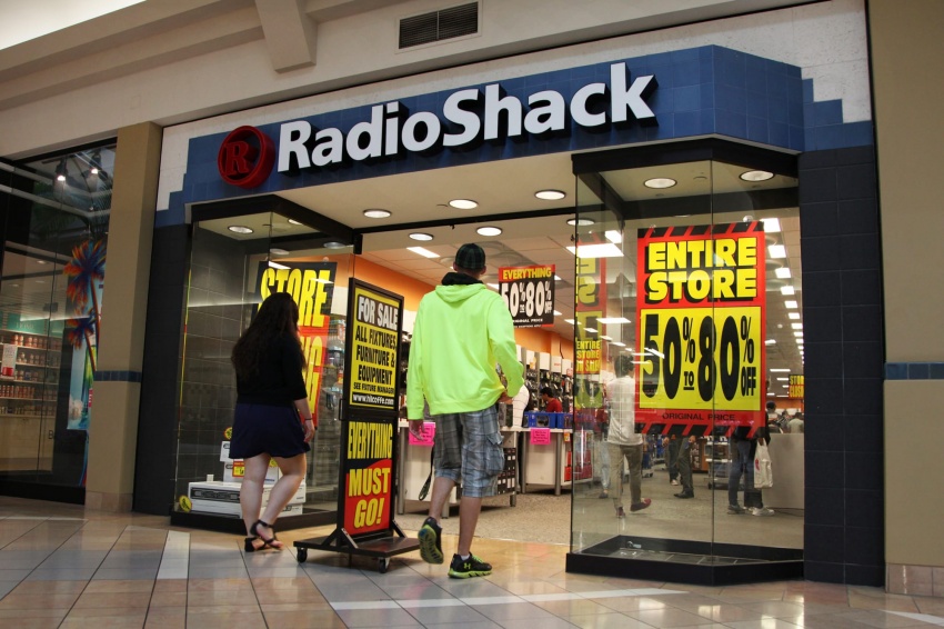 Reusable CNBC: RadioShack Radio Shack store closing 150531